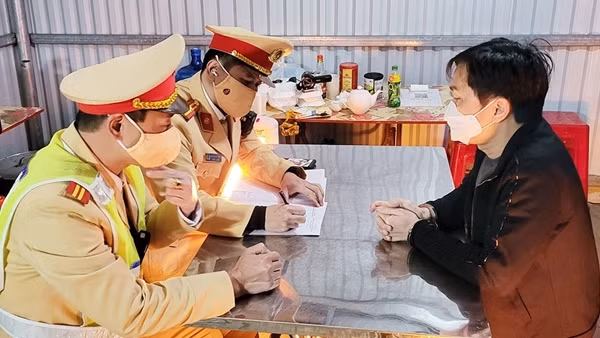 Dùng taxi vận chuyển thuê 12.000 viên ma túy ảnh 3