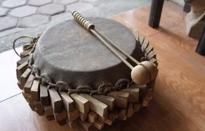 trống nêm người dao đỏ.jpg -0