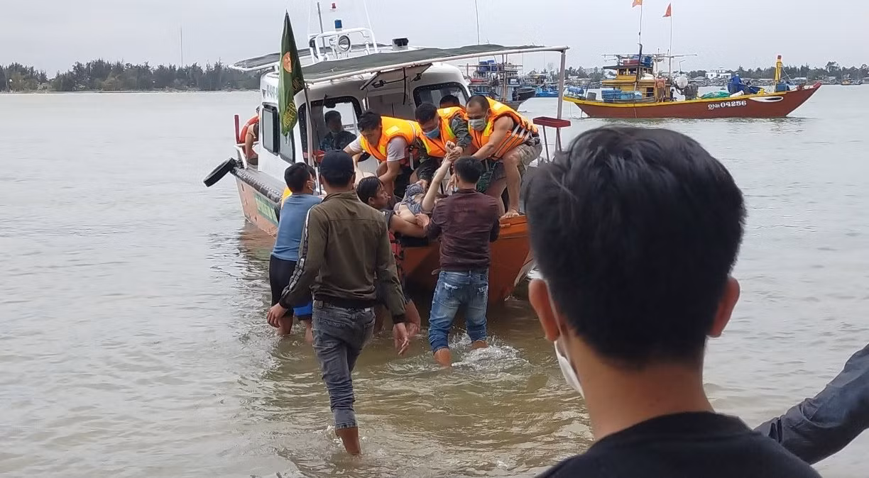 Thủ tướng Chính phủ chỉ đạo: Huy động mọi phương tiện, nhân lực tìm kiếm, cứu người trong vụ tai nạn giao thông đường thủ đặc biệt nghiêm trọng tại Quảng Nam -1