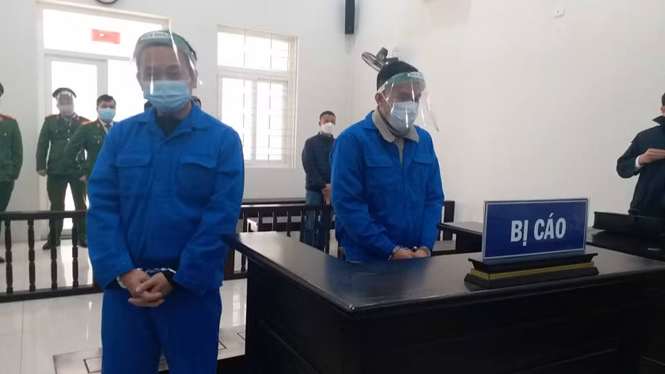 Bắt con nợ để đòi tiền, lái xe và phụ xe lĩnh hơn 16 năm tù -0