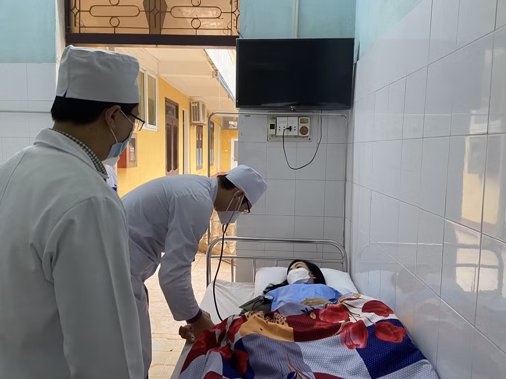 Những người thầy thuốc mang sắc phục Công an -0