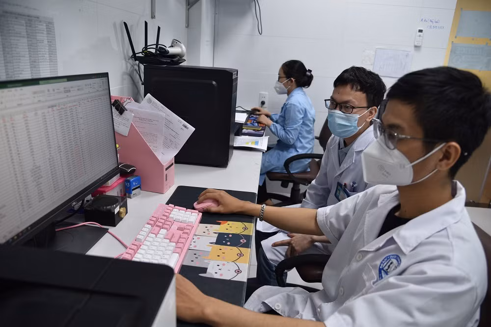 Những người thầy thuốc mang sắc phục Công an -0