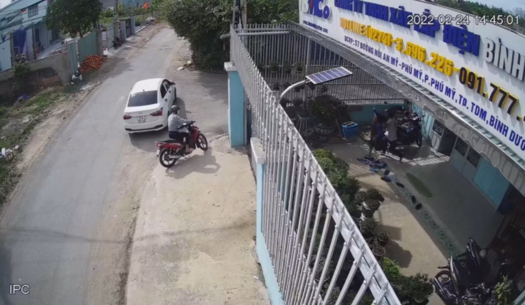 Đi xe ô tô trộm…xe gắn máy! -0