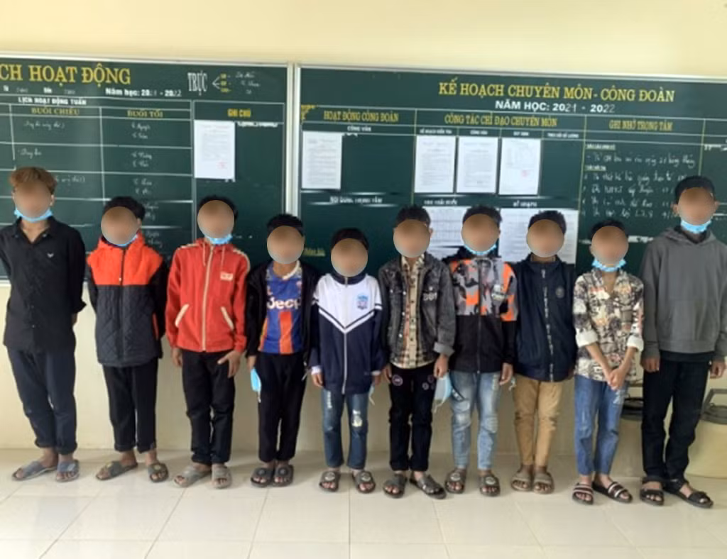 Xác định 10 học sinh ném đá làm hành khách trên tàu SE7 hoảng loạn -0