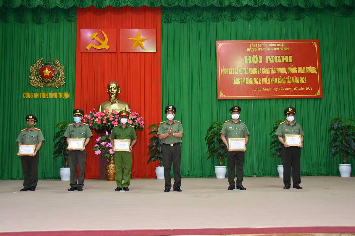 lang phi.jpg -0