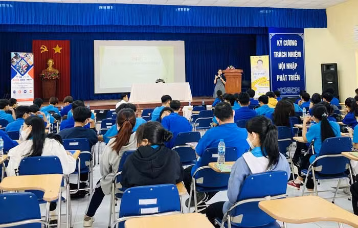 Tìm giải pháp ngăn chặn HIV đang lây lan trong lứa tuổi học đường -0