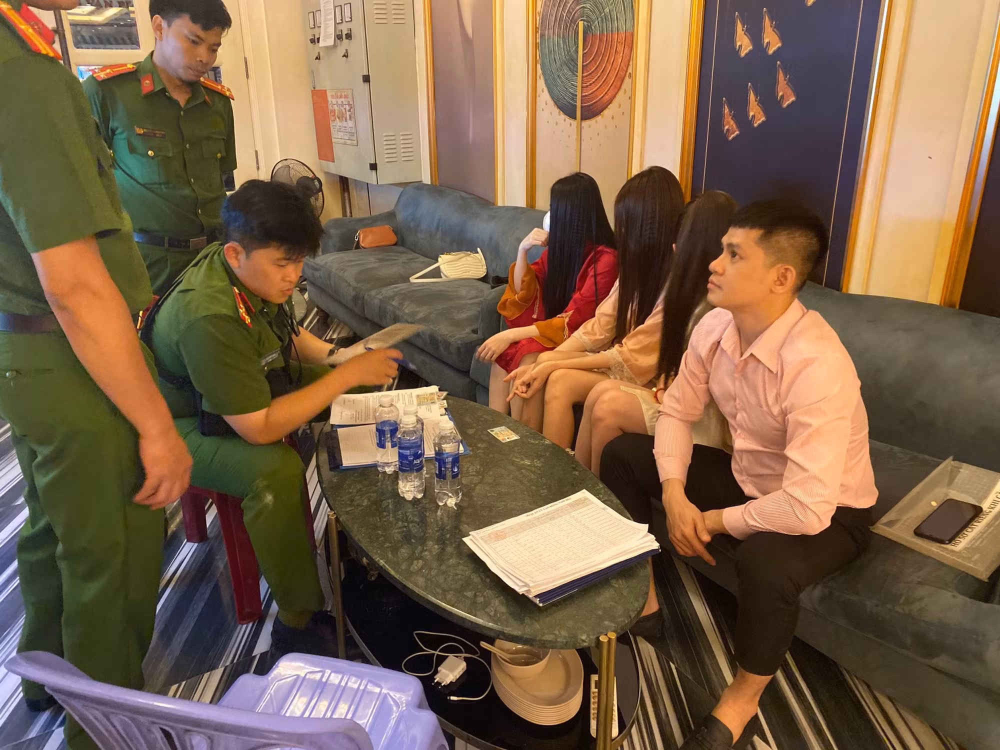 Phát hiện nhiều cơ sở kinh doanh dịch vụ karaoke không phép tại trung tâm TP Hồ Chí Minh -0