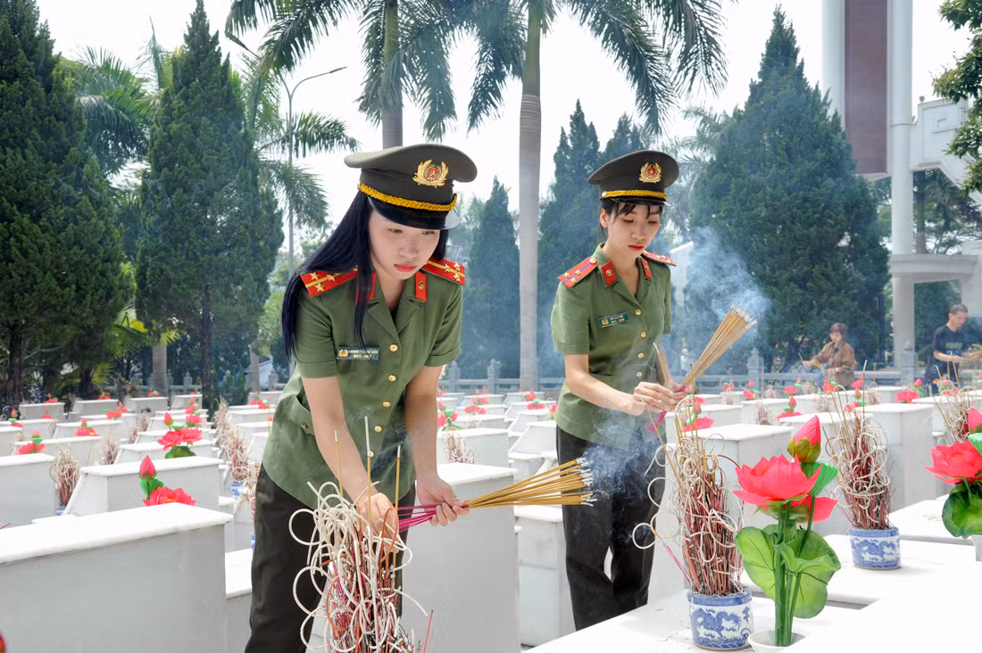 Công đoàn Báo CAND tri ân người có công với cách mạng huyện Vị Xuyên -0