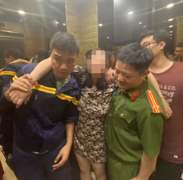 Công an quận Tây Hồ giải cứu thành công người phụ nữ có ý định tự tử -0