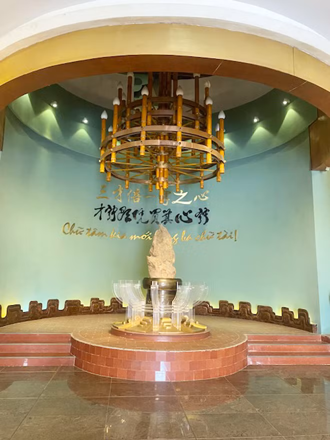 không gian ấn tượng tại bảo tàng văn học việt nam.jpg -0
