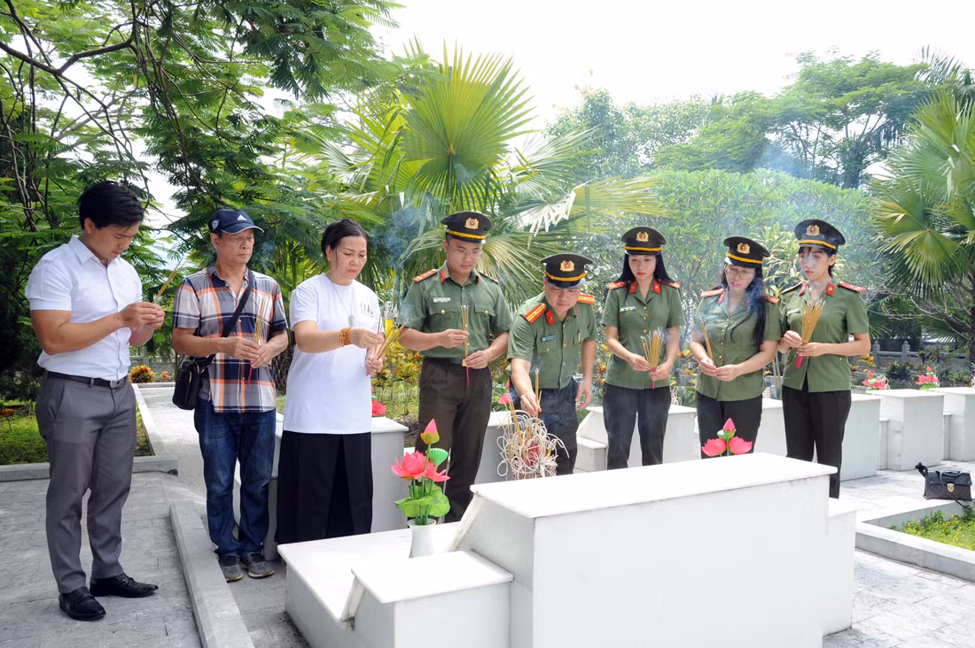 Công đoàn Báo CAND tri ân người có công với cách mạng huyện Vị Xuyên -0