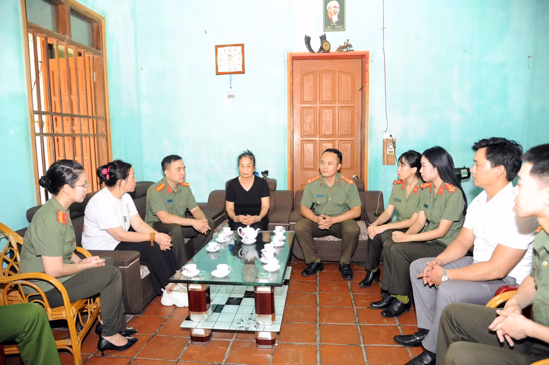 Công đoàn Báo CAND tri ân người có công với cách mạng huyện Vị Xuyên -0