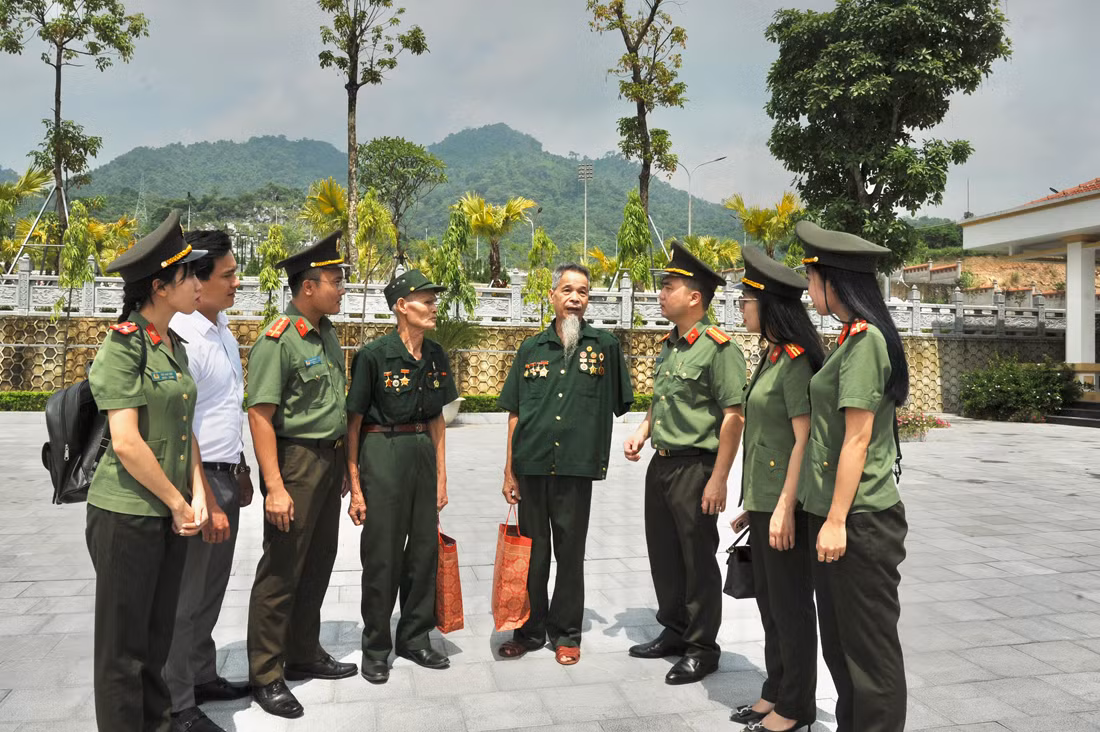 Công đoàn Báo CAND tri ân người có công với cách mạng huyện Vị Xuyên -0