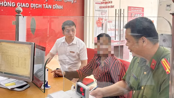 Ngăn chặn người phụ nữ bị "Cục trưởng ma tuý" rởm lừa chuyển tiền