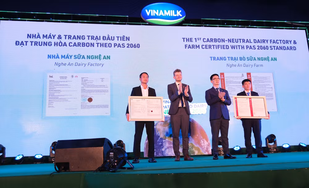 Để có các mô hình “trang trại sinh thái”, “trung hòa carbon”, vinamilk đã chuẩn bị như thế nào? -0