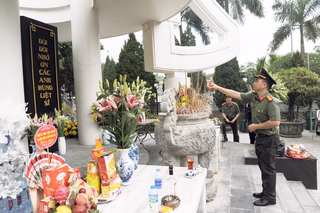 Công đoàn Báo CAND tri ân người có công với cách mạng huyện Vị Xuyên -0