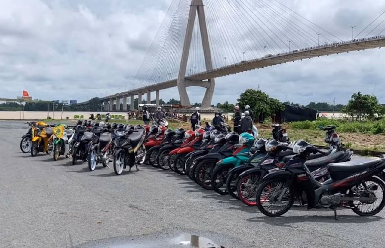 Xử lý nhóm “quái xế” tụ tập rú ga gây mất an ninh trật tự -0