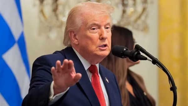 Tổng thống Trump muốn "xem xét lại" quan hệ với NATO