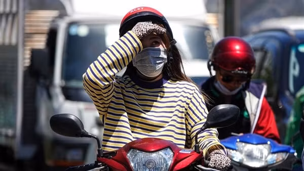 Miền Trung nóng đến 38 độ C, Hà Nội trời oi bức