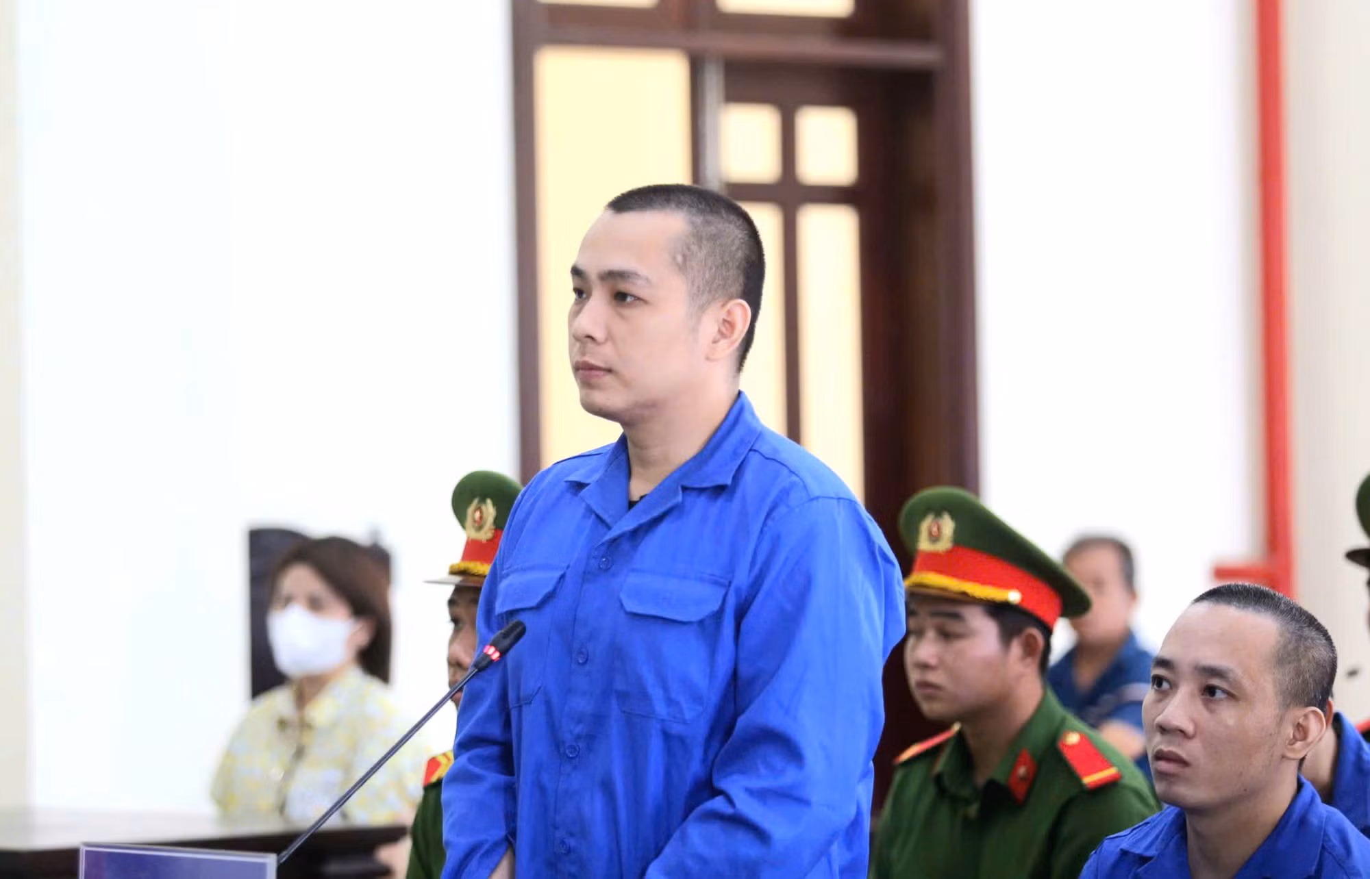 Cùng đồng bọn giả danh Công an lên kịch bản cướp gần 2,3 triệu USD của mẹ ruột -0