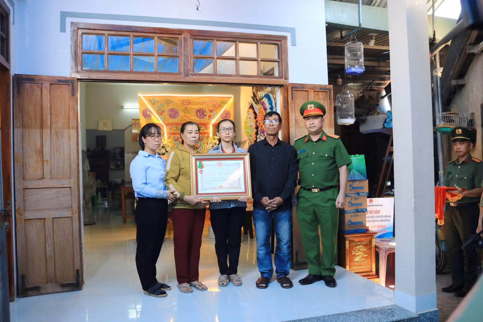 Truy tặng Huân chương Bảo vệ Tổ quốc hạng Ba đối với Thiếu tá Nguyễn Xuân Hải -0