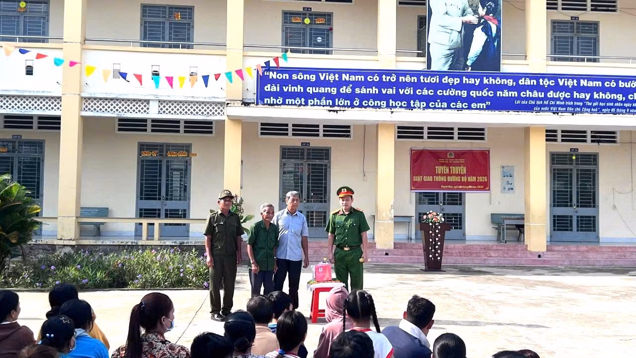 tuyen2.jpg -0
