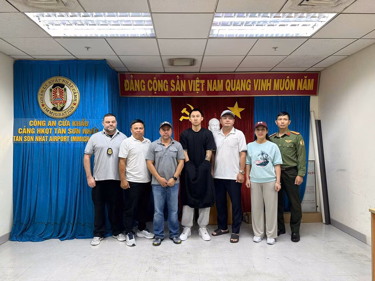 Cục Cảnh sát hình sự bắt đối tượng truy nã người nước ngoài buôn bán vũ khí, giết người -0