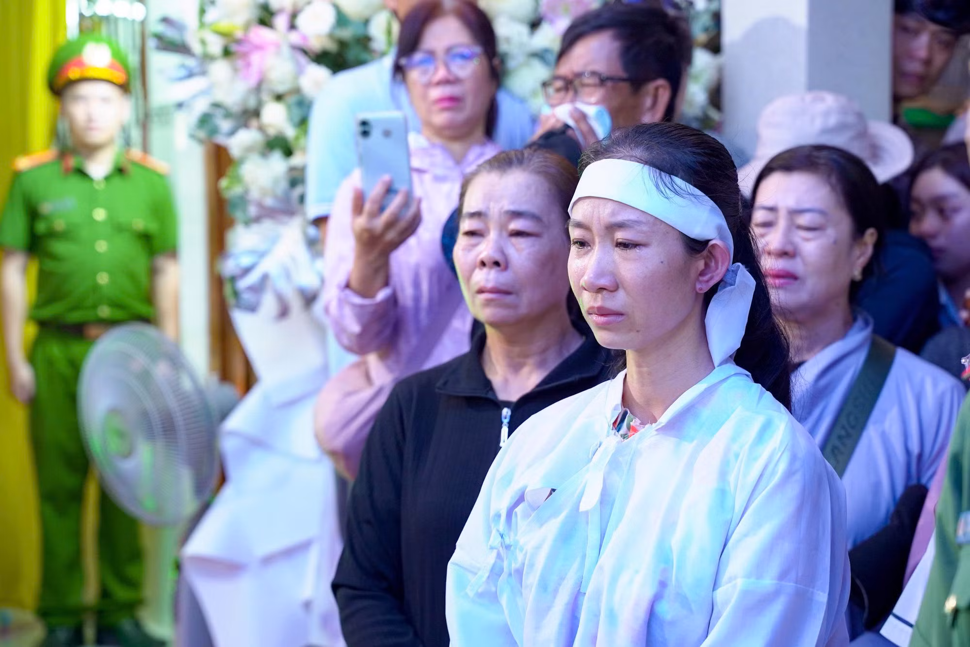 Nghẹn ngào tiễn biệt Thiếu tá Nguyễn Xuân Hải về miền mây trắng -0
