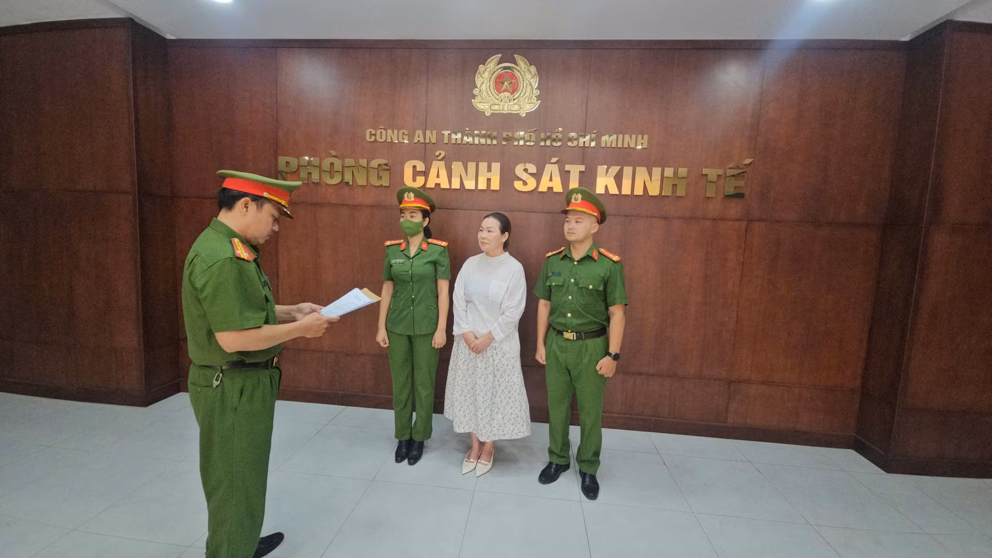 Doanh nhân Nguyễn Ngọc Tiền, vợ cố diễn viên Quý Bình, bị bắt vì lừa đảo chiếm đoạt 41,2 tỷ đồng -1
