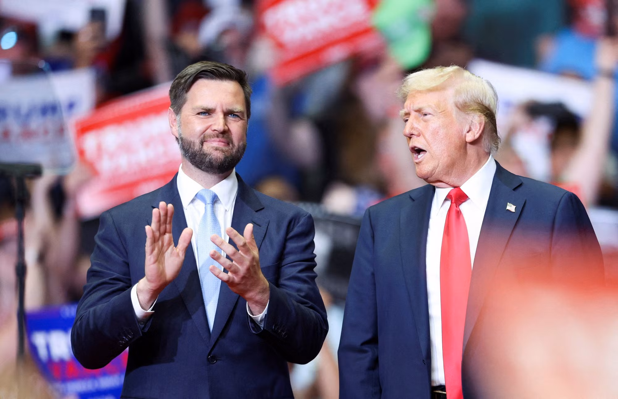 J.D. Vance: Từ người phản đối ông Trump kịch liệt đến Phó Tổng thống đắc cử Mỹ -0