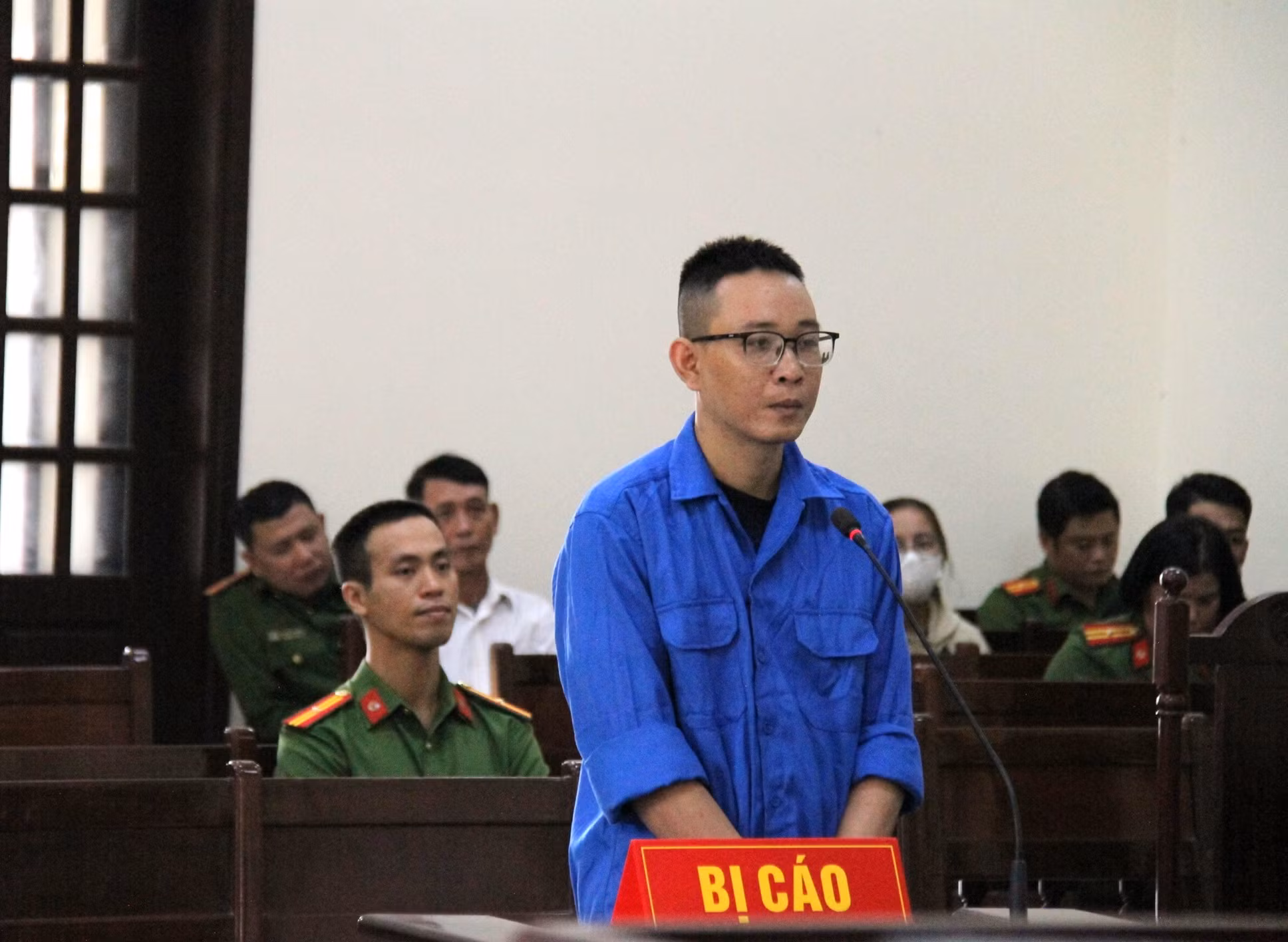 Lừa bán đất công, cán bộ địa chính nhận án 16 năm tù -0