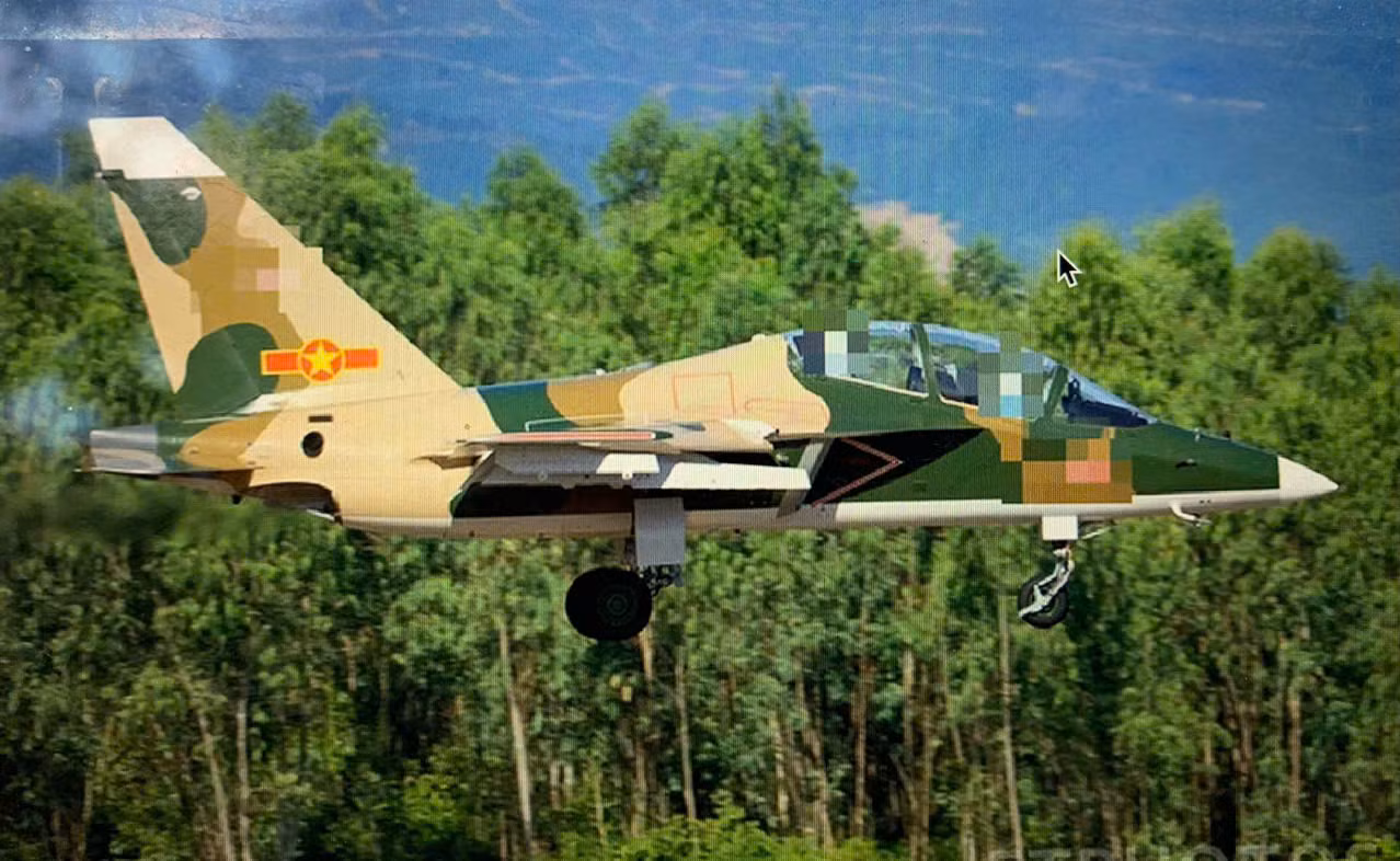 Một trong hai phi công trên máy bay gặp tai nạn&nbsp;đã liên lạc&nbsp;về đơn vị -0