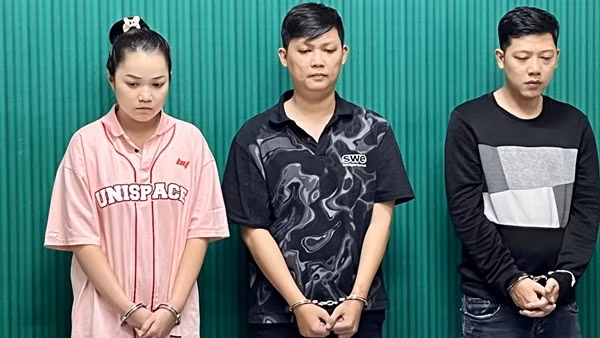 Cặp vợ chồng cho vay lãi nặng rồi cưỡng đoạt tài sản