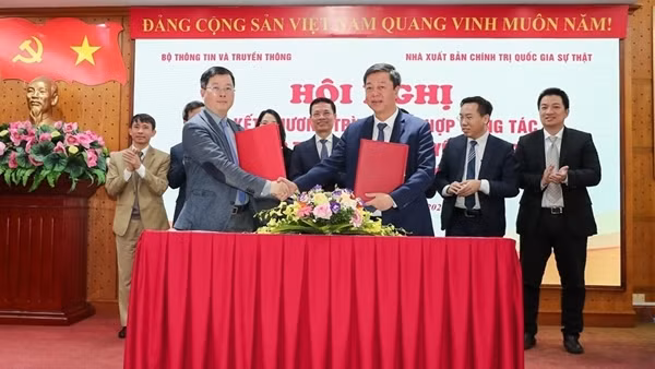 Chuyển đổi số không thể nửa vời mà phải toàn diện
