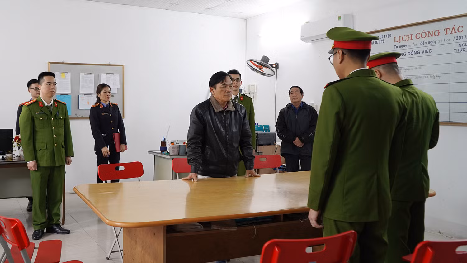 Thu học phí vượt quy định 100 học viên, Giám đốc Công ty đào tạo bị bắt -1