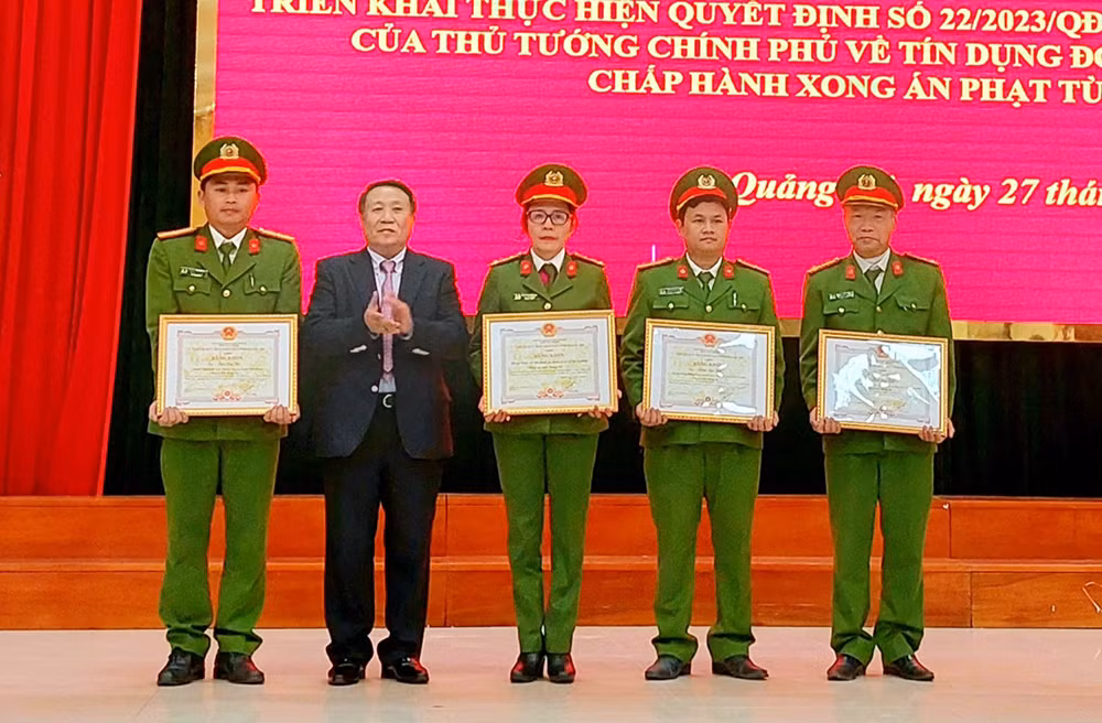 hoa nhap.jpg -0