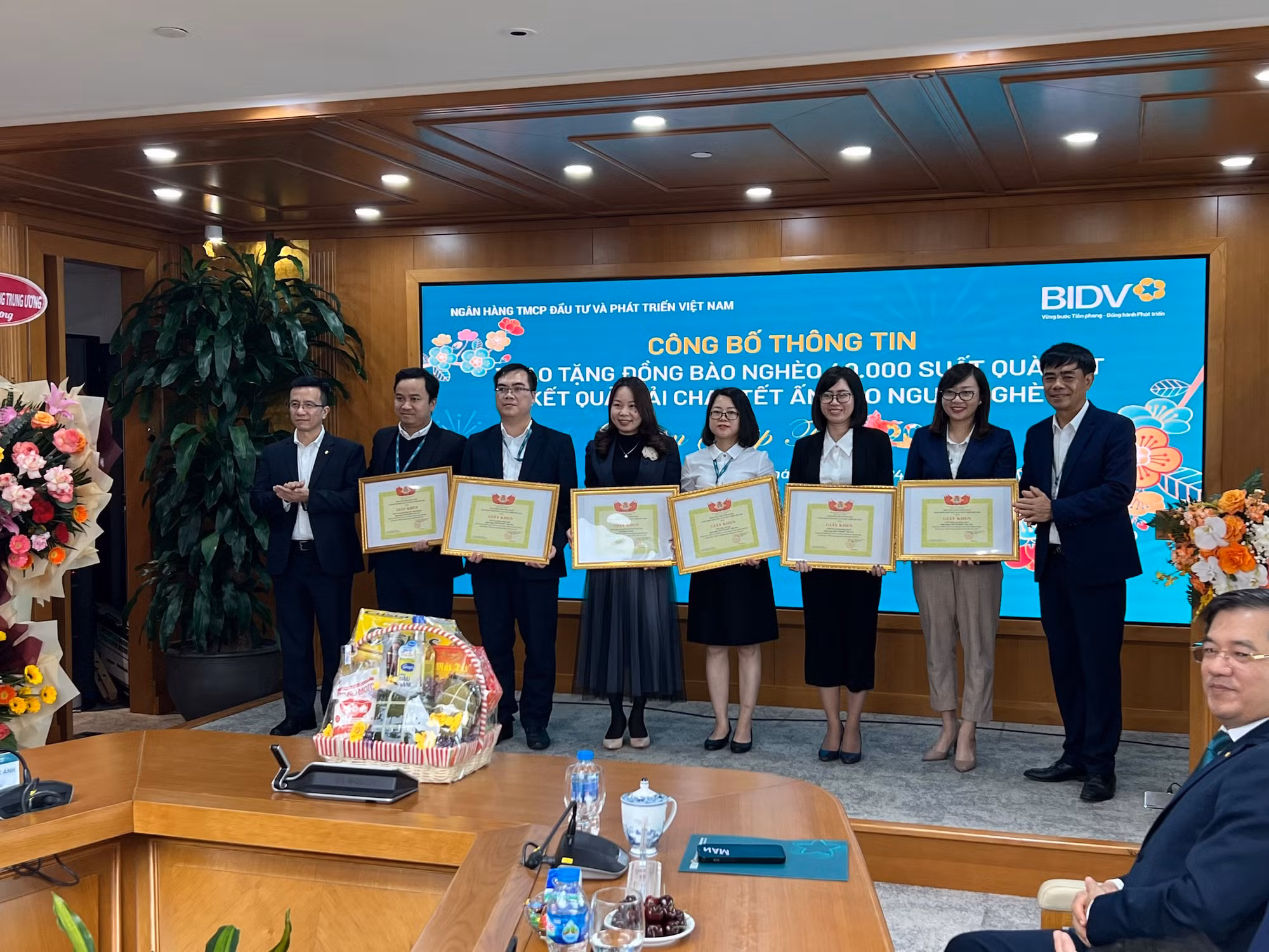 BIDV dành 20 tỷ đồng tặng quà Tết đồng bào nghèo Xuân Giáp Thìn 2024 -0