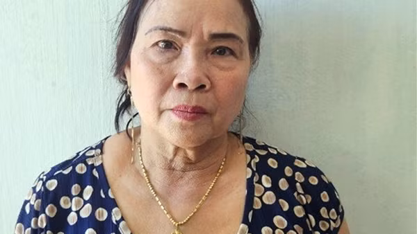 "Nữ quái" trốn truy nã ra nước ngoài sa lưới