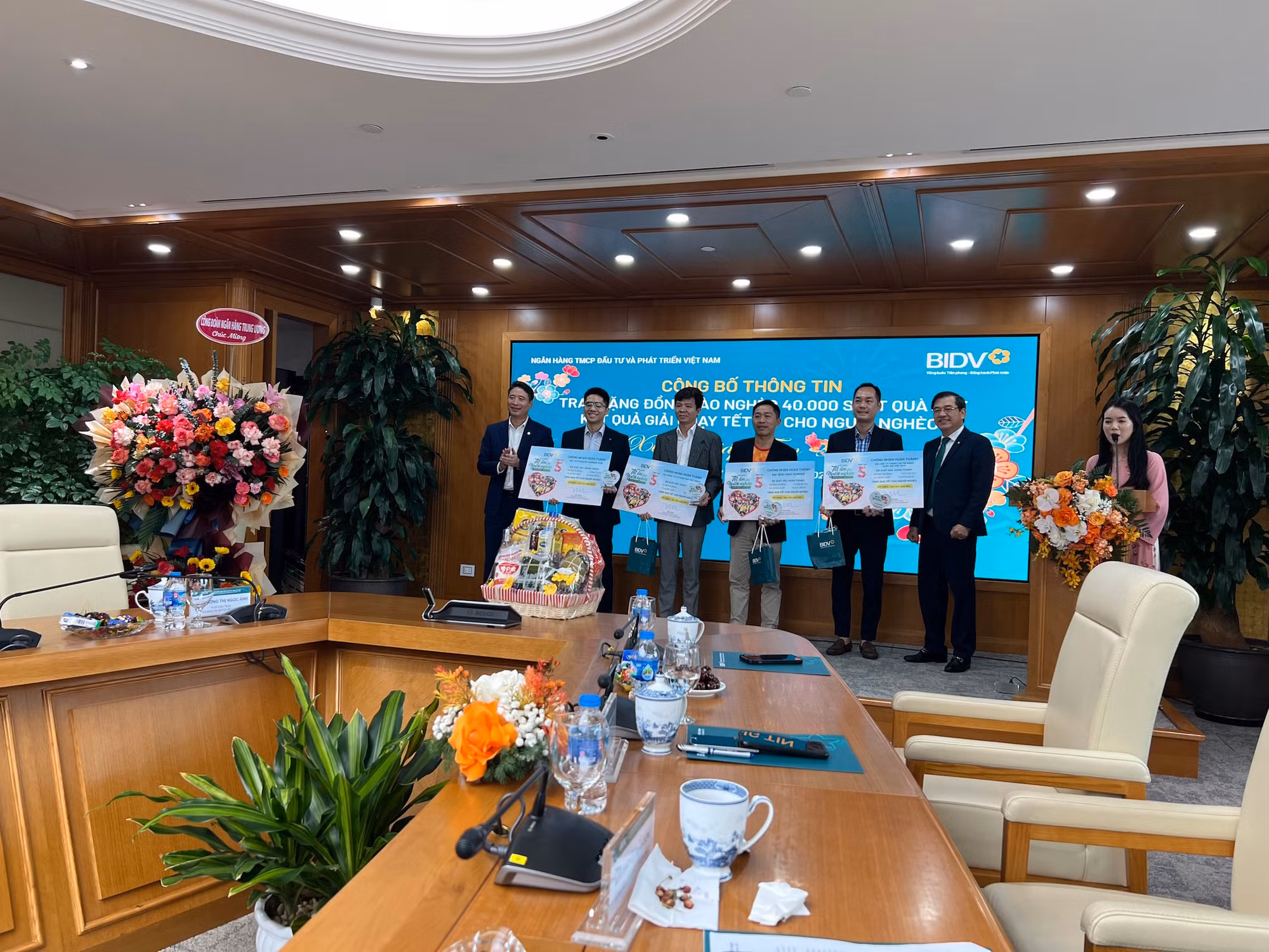BIDV dành 20 tỷ đồng tặng quà Tết đồng bào nghèo Xuân Giáp Thìn 2024 -0