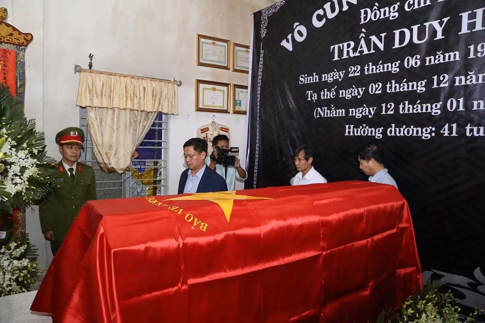 Tiếc thương một cán bộ Công an luôn gần dân, vì dân -0