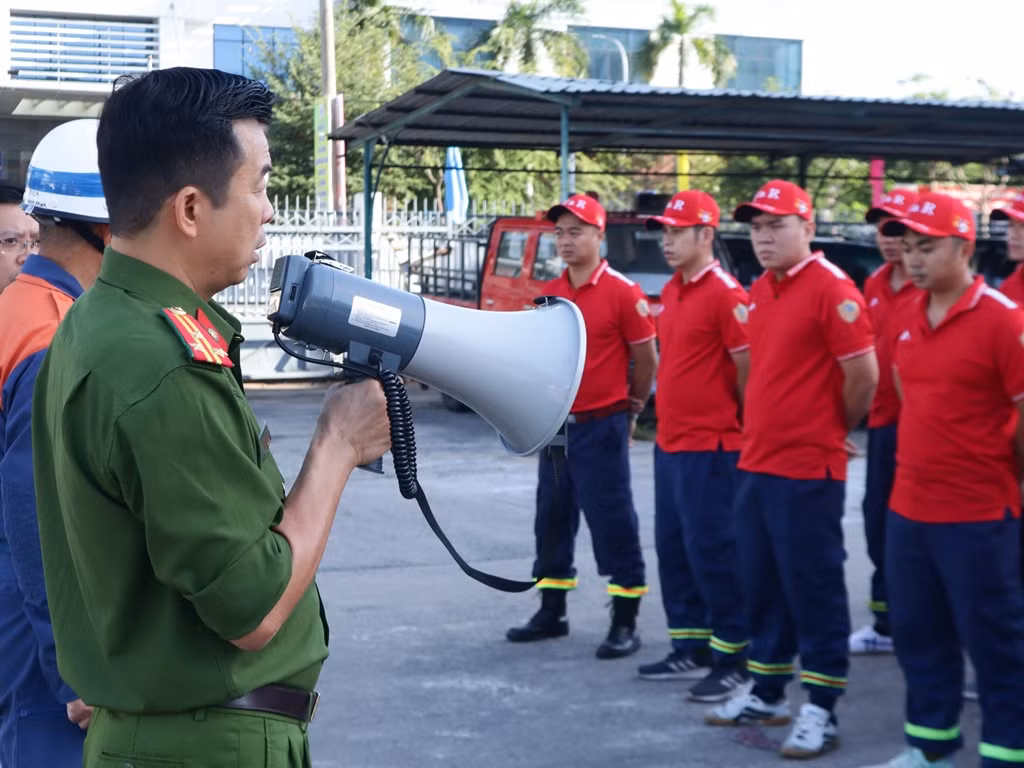 Nhật Bản chia sẻ kỹ năng chữa cháy, cứu hộ, cứu nạn cho Công an Đà Nẵng -4