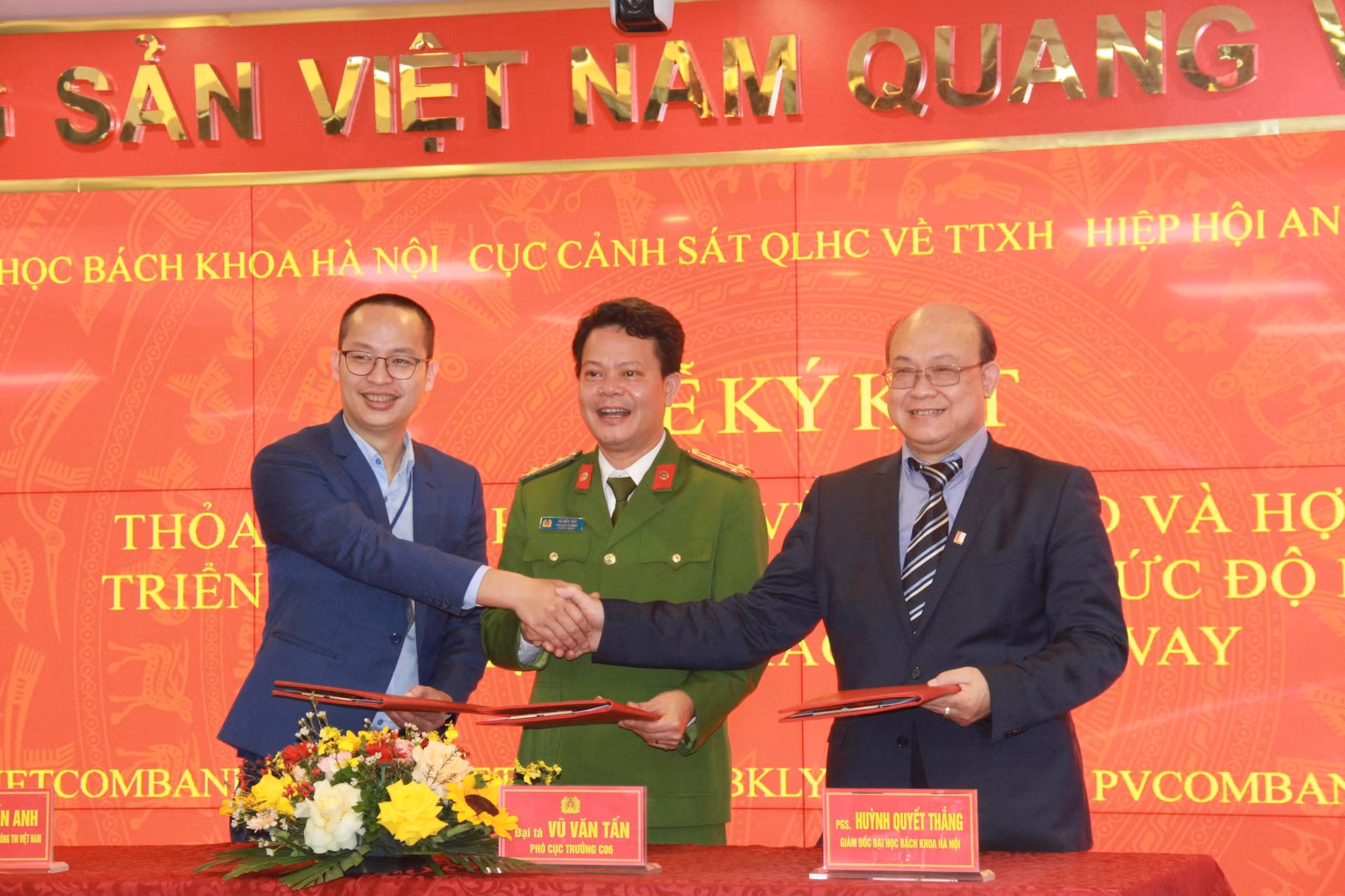 Ký kết, hợp tác nhằm thúc đẩy chuyển đổi số quốc gia, bảo mật thông tin cá nhân từ Đề án 06/CP -0