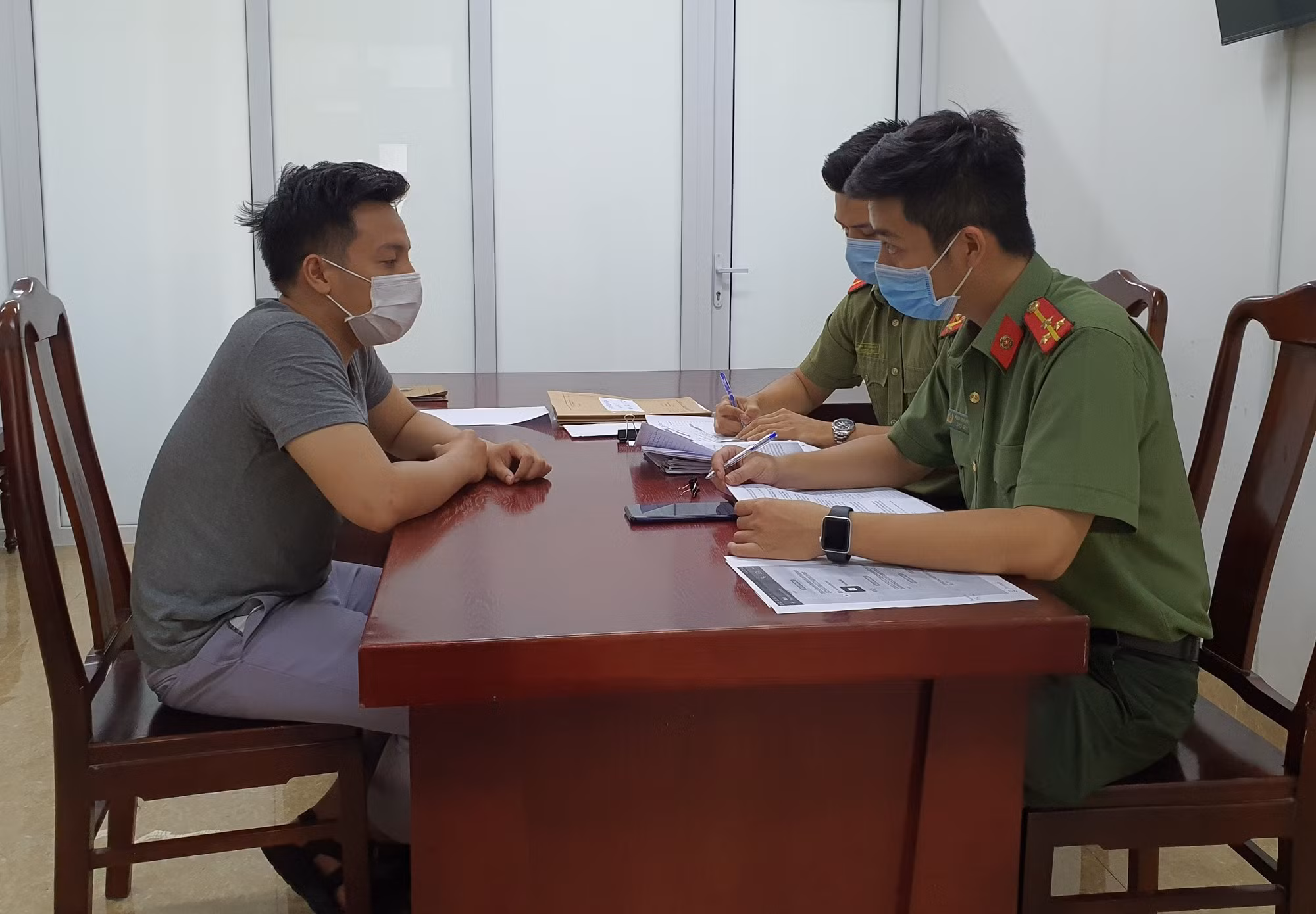 Hàng trăm người bị lừa mất tiền vì đặt mua khẩu trang y tế qua mạng -0
