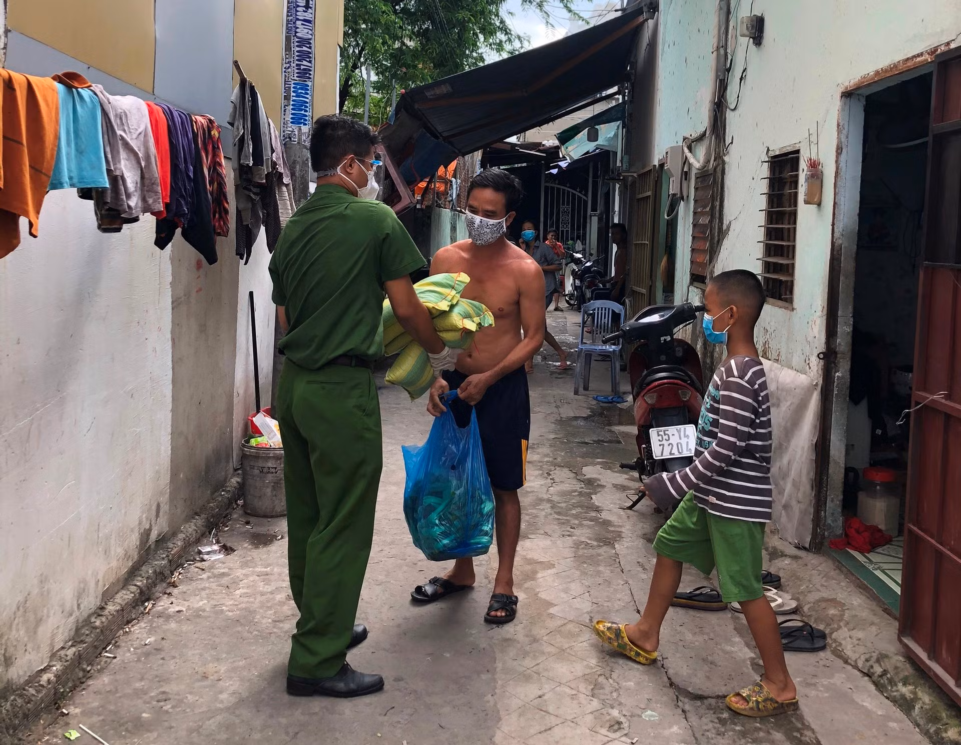 Những Cảnh sát khu vực hết lòng vì dân -0