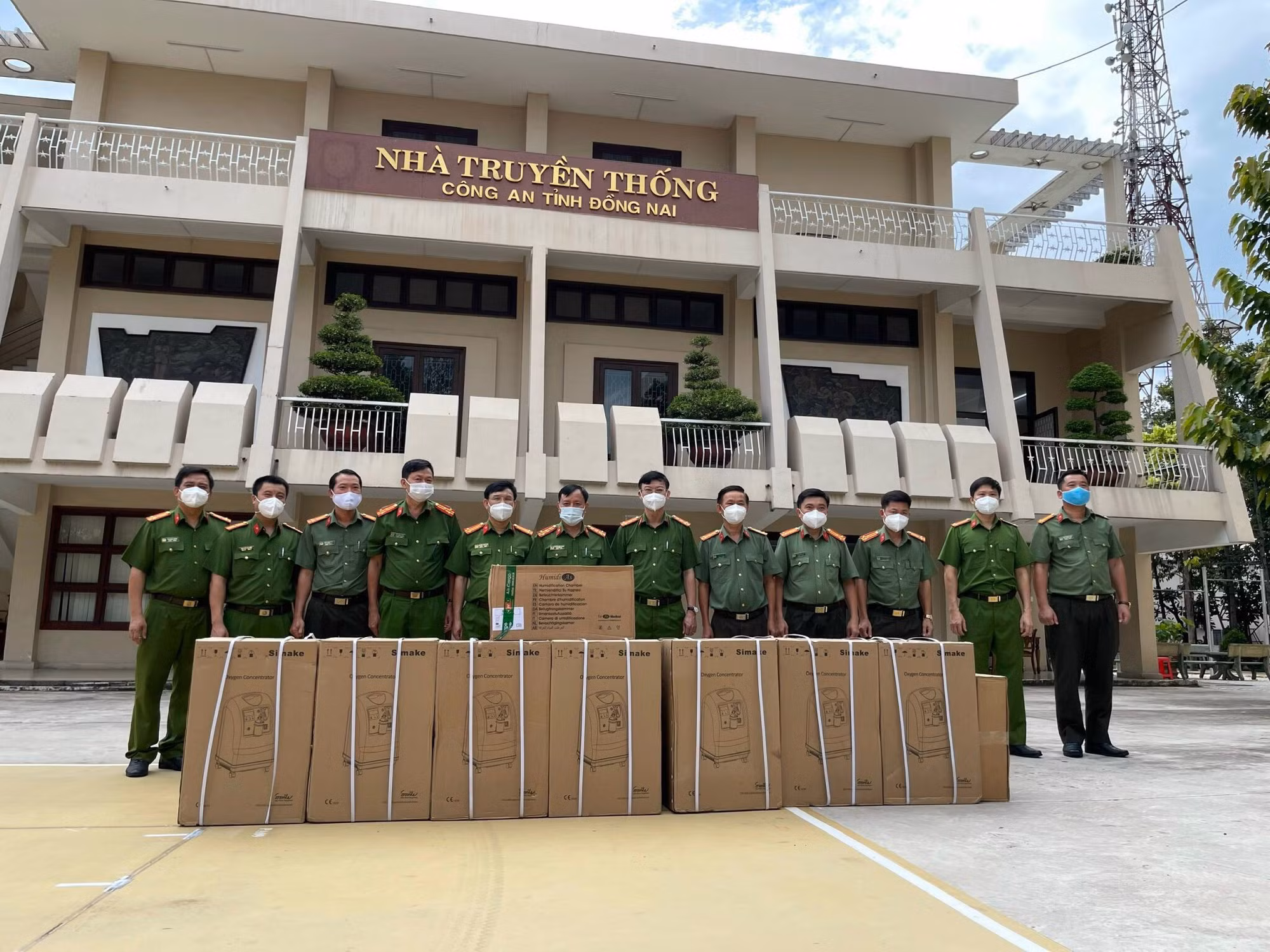 CBCS Cục Cảnh sát kinh tế tặng hơn 500 triệu đồng và nhiều phương tiện chống dịch -1
