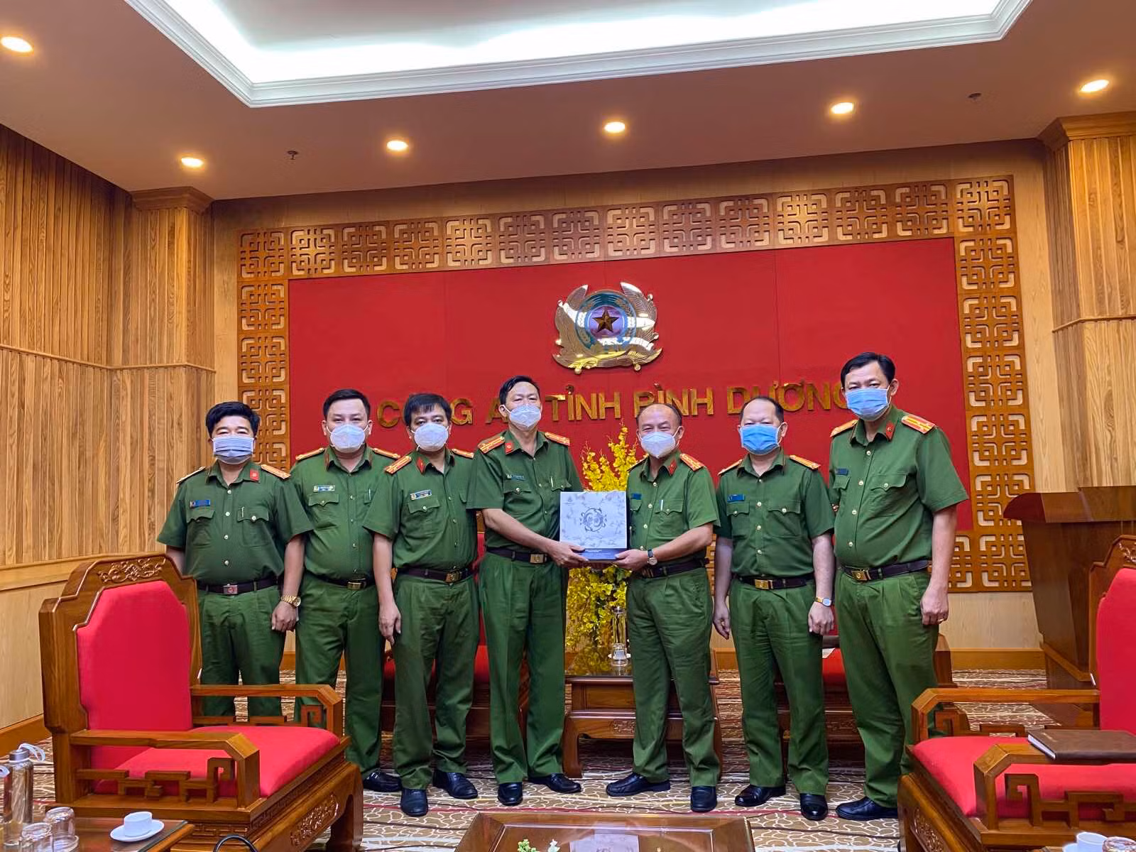 CBCS Cục Cảnh sát kinh tế tặng hơn 500 triệu đồng và nhiều phương tiện chống dịch -0