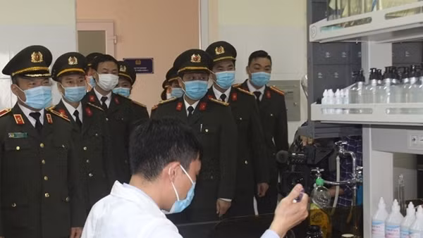 Đẩy mạnh nghiên cứu,&nbsp;ứng dụng thành tựu khoa học vào công tác Công an ảnh 6