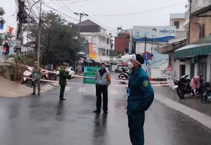 Khởi tố vụ án tài xế làm lây lan dịch bệnh cho bạn gái -0