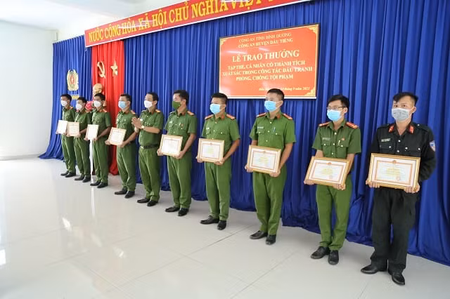 Hàng chục CBCS Công an Bình Dương được khen thưởng vì có thành tích xuất sắc… -0
