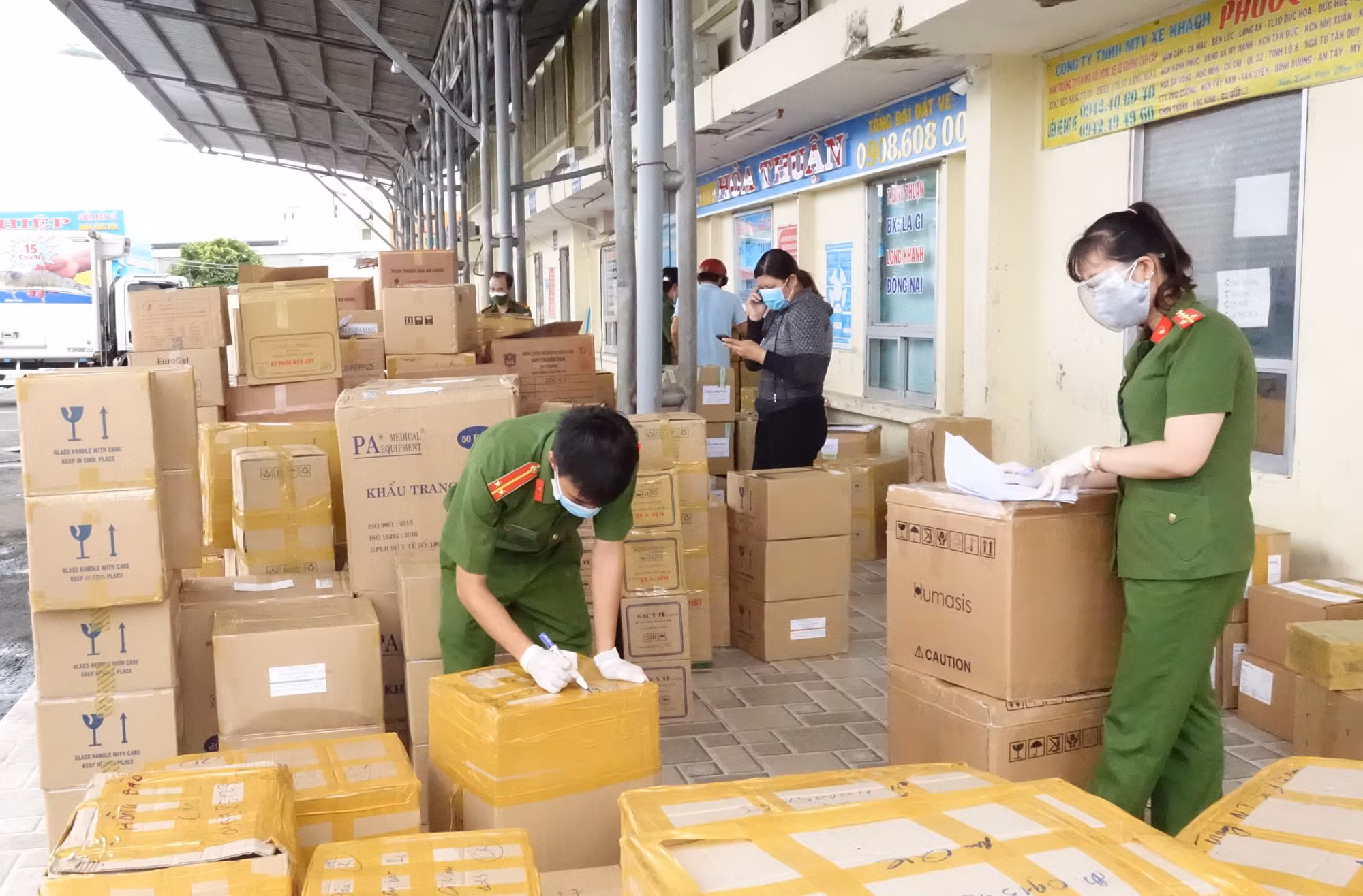 Cà Mau phát hiện nhiều lô hàng y tế không rõ nguồn gốc -0